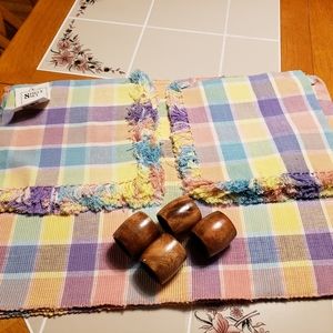 Easter Spring 12 PIECE SET 4 PLACEMATS 4 NAPKINS 4 TEAKWOOD RINGS